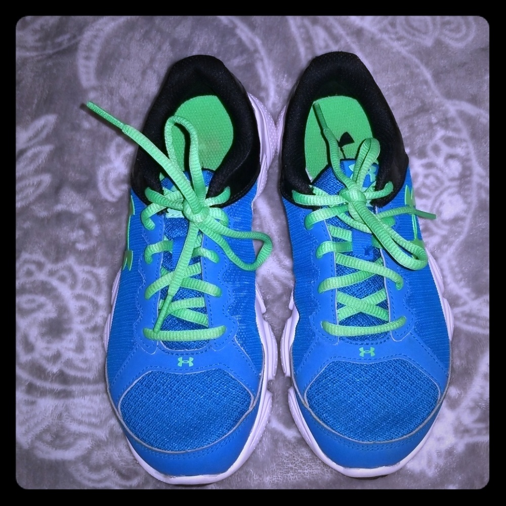 Boys size 3Y shoes